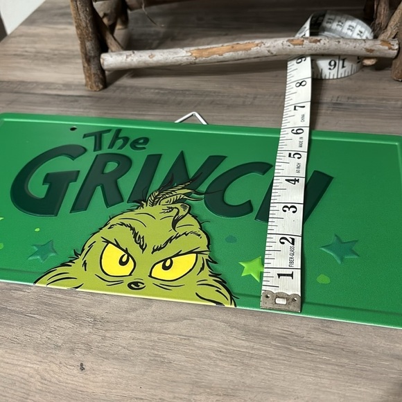 NEW DR. SEUSS THE GRINCH 12" METAL GRINCH FACE SIGN - Picture 6 of 6